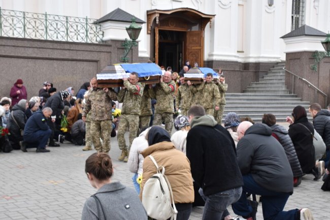 Полеглі Герої: у Луцьку попрощалися з Валентином Кравцем та Максимом Діковим