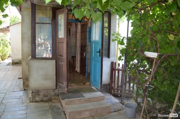 Наслідки зливи у Луцьку: у підвалах досі стоїть вода. ФОТО