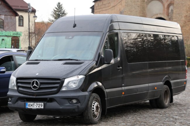 Волонтери з Фінляндії подарували луцьким ампфутболістам авто та інвентар. ФОТО