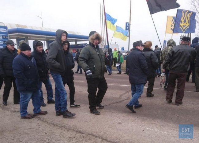 Проти продажу землі: перед Устилугом мітингувальники перекрили дорогу. ФОТО