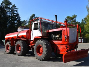 Волинські лісівники обладнали унікальну протипожежну спецмашину. ФОТО