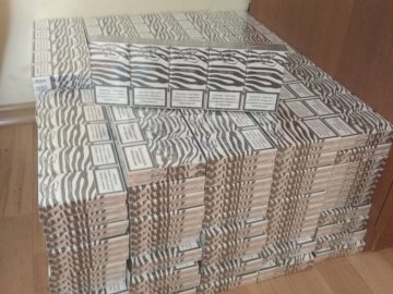 Луцькі прикордонники в кущах знайшли тисячу пачок нічийних сигарет. ФОТО