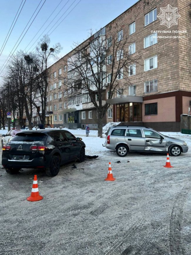 Аварія в Луцьку: не розминулися два легковики