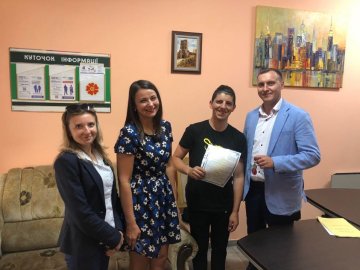 Позбавленому батьківського піклування волинянину подарували ключі від квартири. ФОТО