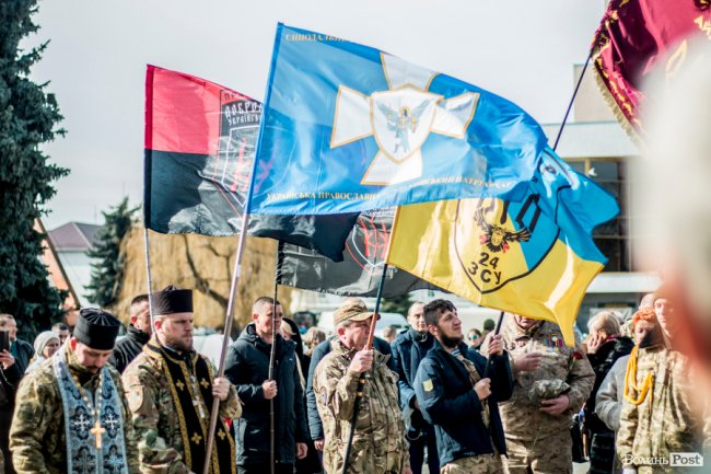У Луцьку ходою і молитвами вшанували мужність та героїзм добровольців. ФОТО