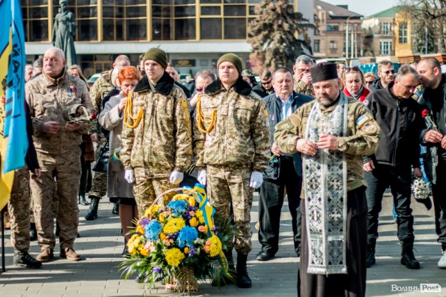 У Луцьку ходою і молитвами вшанували мужність та героїзм добровольців. ФОТО