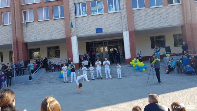 Як у луцькій школі №22 відзначали патріотичне свято. ФОТО