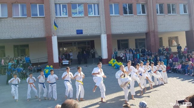 Як у луцькій школі №22 відзначали патріотичне свято. ФОТО