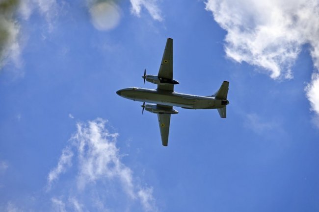 Повітряні піруети у небі над Волинню на світлинах місцевого фотографа