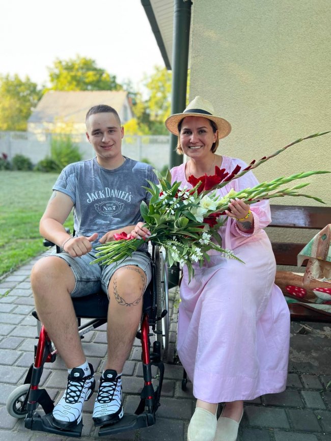 Знову стати на ноги: важкопоранений воїн з Волині поїхав до Латвії на реабілітацію