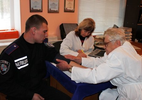 Головний міліціонер Волині поділився кров'ю. ФОТО