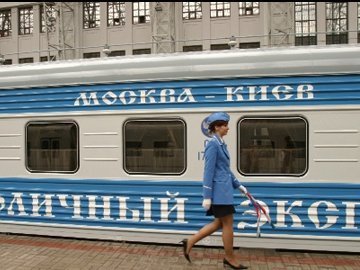 Російська залізниця скасувала ряд потягів до України 