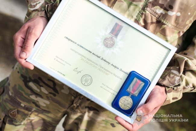 Волинським поліцейським-добровольцям, які захищають Україну, вручили відзнаки