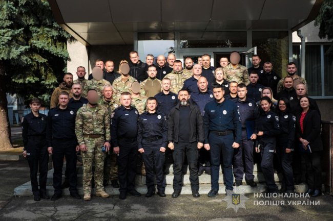 Волинським поліцейським-добровольцям, які захищають Україну, вручили відзнаки