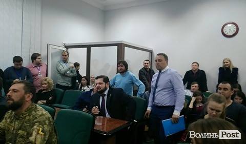 Позачергова сесія Луцької міськради. ЯК ЦЕ БУЛО