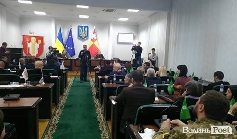 Позачергова сесія Луцької міськради. ЯК ЦЕ БУЛО