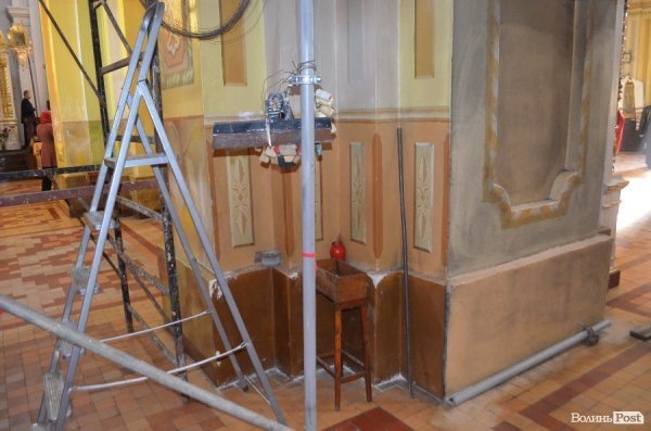 У центрі Луцька ремонтують собор. ФОТО