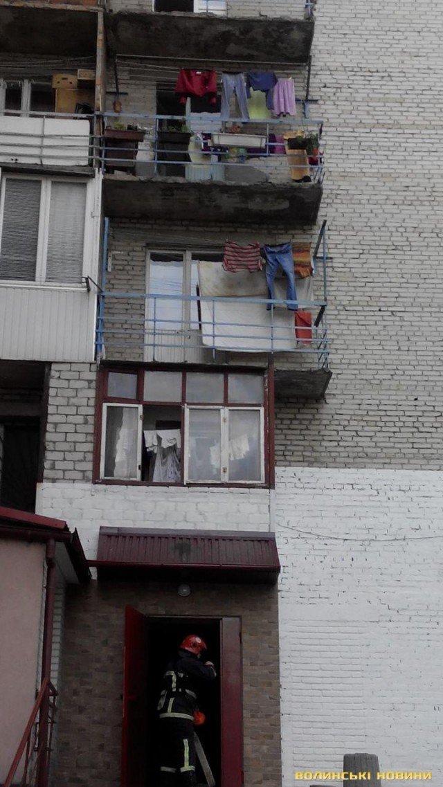 У Луцьку – задимлення у квартирі: працюють рятувальники