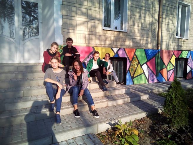 У Володимирі діти розмалювали художню школу. ФОТО