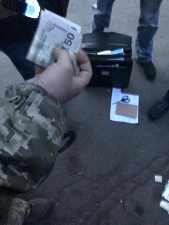 На Волині на хабарі у 350 доларів погорів прикордонник. ФОТО