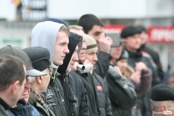«Вставай, Україно» у Луцьку: обличчя протесту. ФОТО