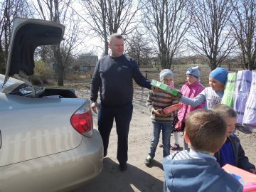 Луцький депутат подарував спортінвентар та принтер сільській школі