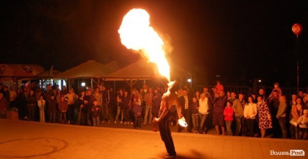Вогнем і піротехнікою Луцьк відсалютував Перемозі