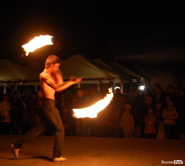 Вогнем і піротехнікою Луцьк відсалютував Перемозі