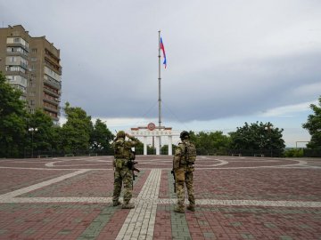 У Мелітополі росіяни спалюють документи і вивозять техніку