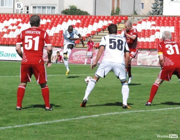 Матч поколінь в Луцьку: ветерани «Волині» проти сучасників. ФОТО