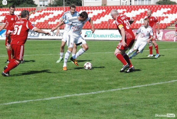 Матч поколінь в Луцьку: ветерани «Волині» проти сучасників. ФОТО