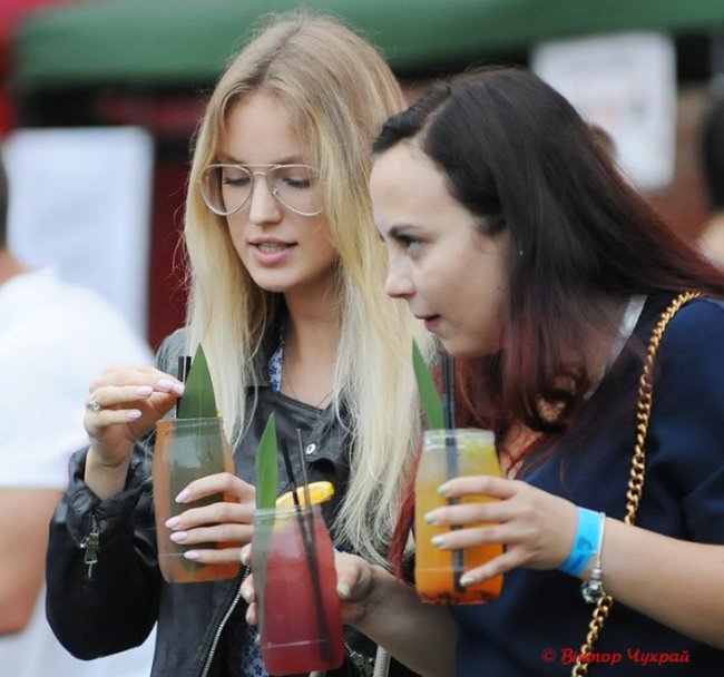 Селфі, їжа і дівчата: луцький фудфест на фото