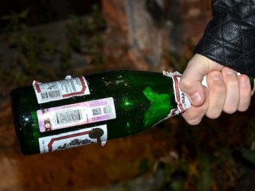 Вдарив пляшкою охоронця по голові: у луцькому супермаркеті затримали 23-річного грабіжника