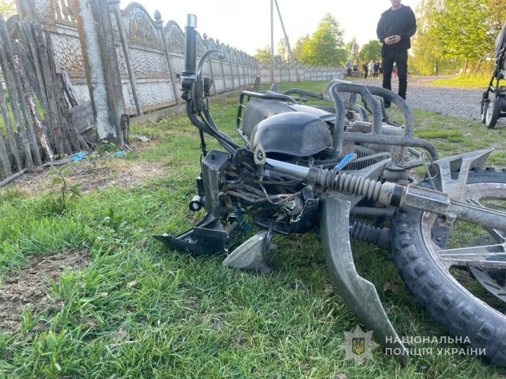 На Волині п'яний мотоцикліст врізався у стовп