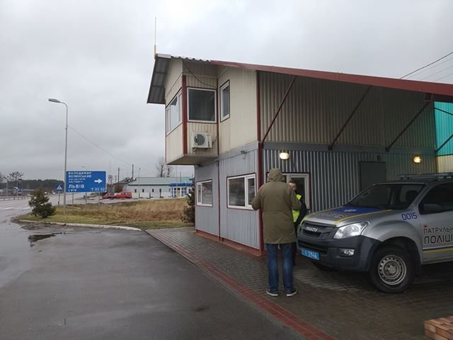 Волинські правоохоронці вилучили у киянина водійське посвідчення, яке у базі  — не його. ФОТО  