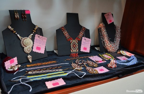 Митці Луцька майстрували у «Різдвяній майстерні». ФОТО