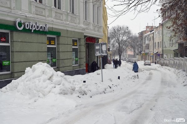 Луцьк знов у снігу. ФОТО