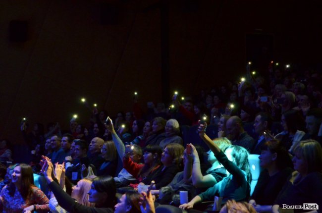Новорічні хіти та казкова енергетика: як лучан розважали LeoBand Orchestra. ФОТОРЕПОРТАЖ