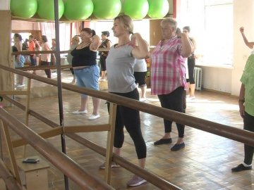 У Володимирі-Волинському пенсіонери опановують латиноамериканські танці.ВІДЕО