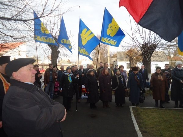 У місті на Волині відкрили пам’ятну дошку Бандері