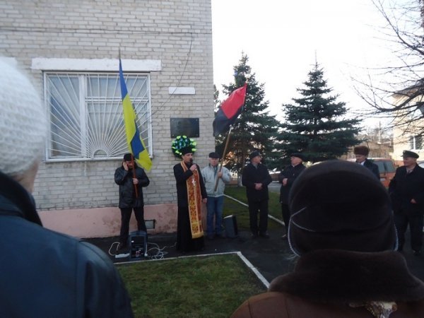 У місті на Волині відкрили пам’ятну дошку Бандері