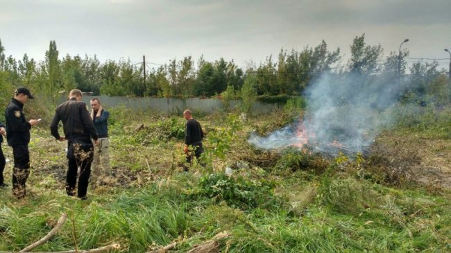 Їх штрафують, а вони палять: муніципали знову зловили порушників