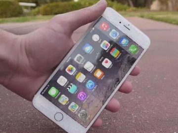 Як смартфони випробовували на міцність. ВІДЕО