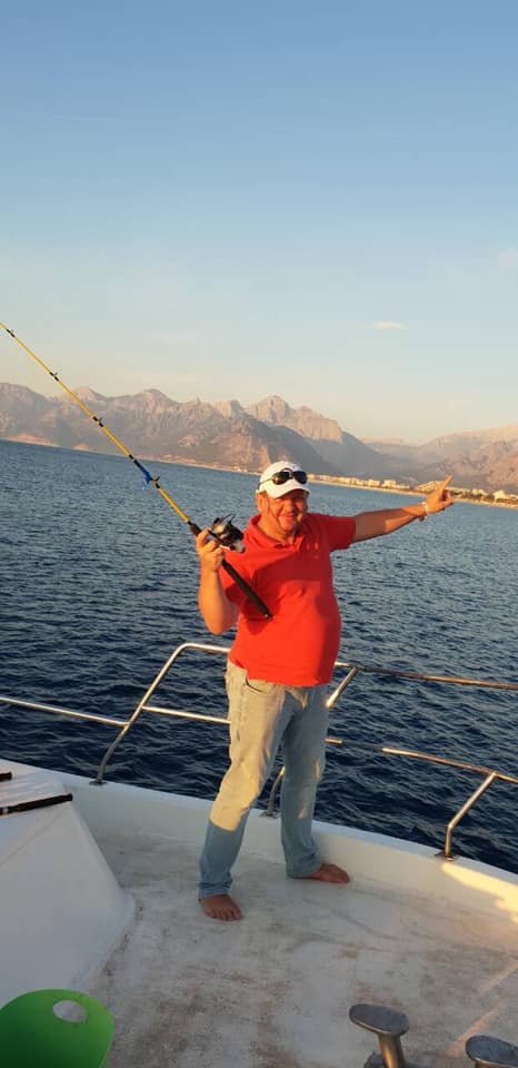 Волинський депутат порибалив на берегах Туреччини. ФОТО