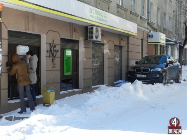 Як паркуються в Луцьку. ФОТО