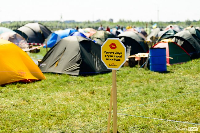 Патріотичні гутірки та захопливі бої: як минає другий день атмосферного «Бандерштату». ФОТО