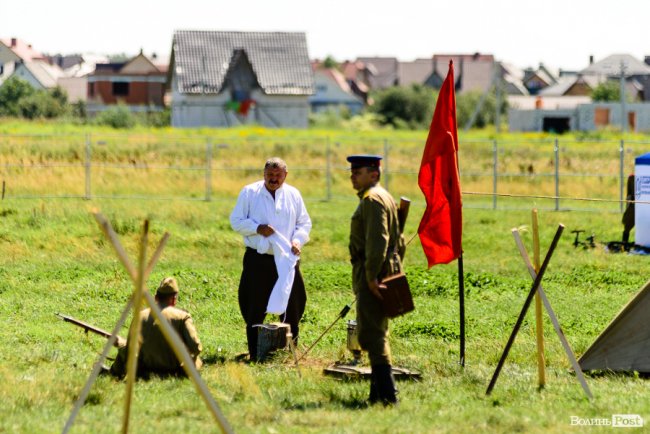 Патріотичні гутірки та захопливі бої: як минає другий день атмосферного «Бандерштату». ФОТО