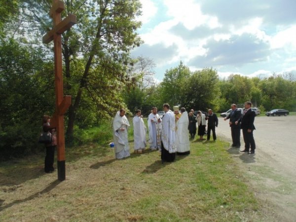 Від усякого зла: на межі Волині і Рівненщини встановили хрест
