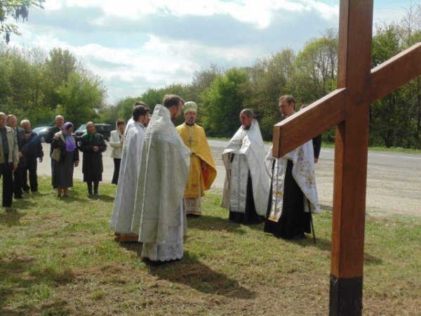 Від усякого зла: на межі Волині і Рівненщини встановили хрест