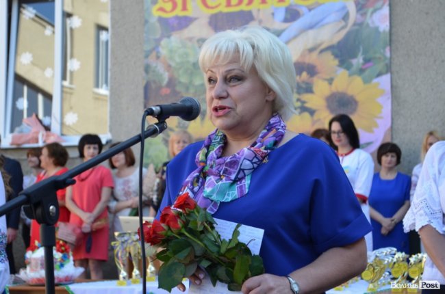 Школо, прощай: у луцькій школі №9 пролунав останній дзвоник. ФОТО